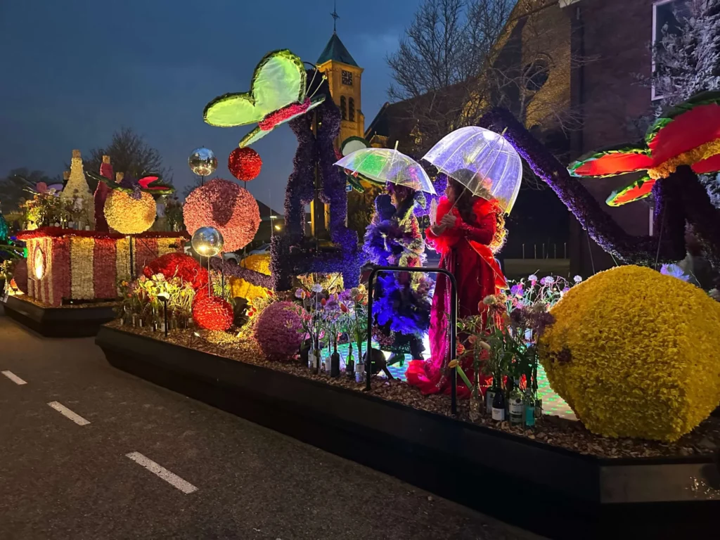 Verlicht bloemencorso Noordwijkerhout